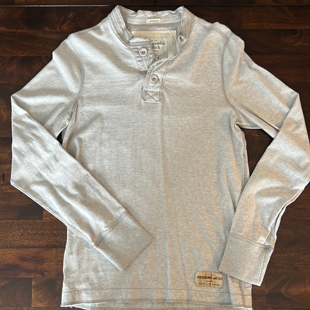Abercrombie & Fitch Men’s Long Sleeve Henley. Size Small.